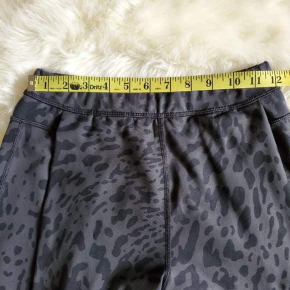 Lululemon Forward Fold Leopard Wide Leg Pants Size 2 - Picture 13 of 15